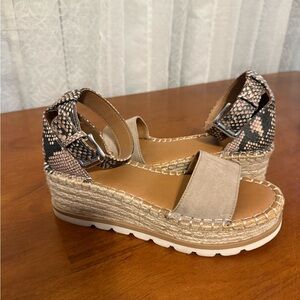 Universal Thread Tan and Snake Espadrille Wedges